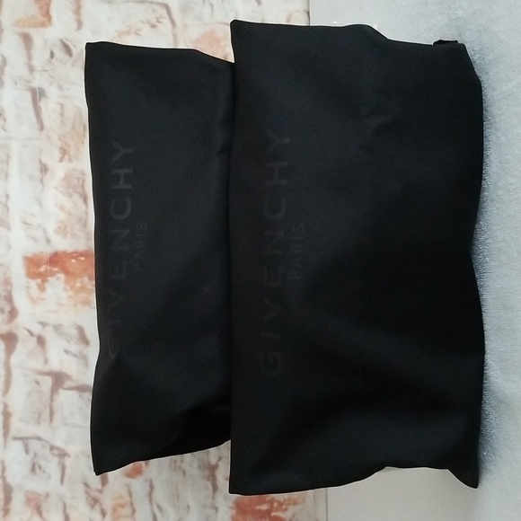 New Givenchy Elegant Studded Leather Sandals - Picture 12 of 12